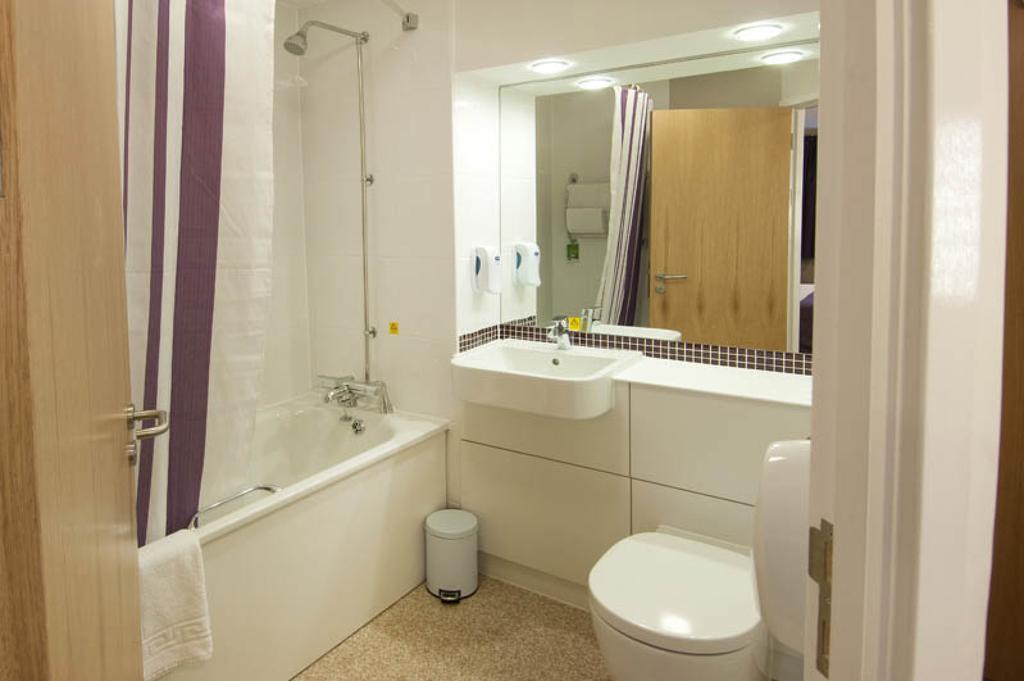 Premier Inn London Heathrow Terminal 5 West Drayton  Екстериор снимка