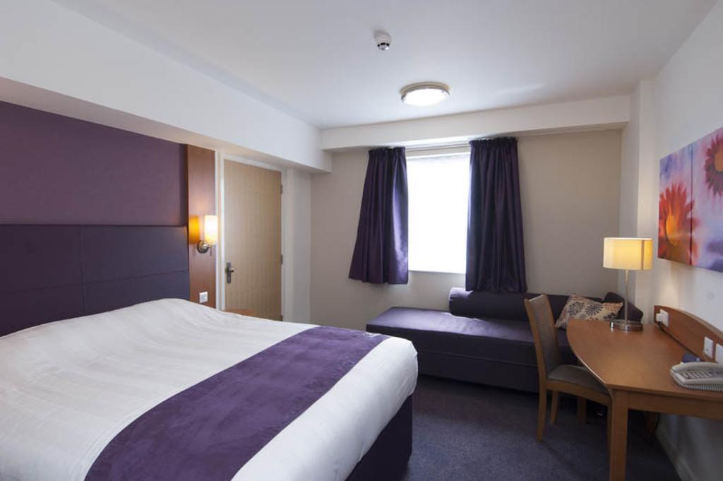 Premier Inn London Heathrow Terminal 5 West Drayton  Екстериор снимка